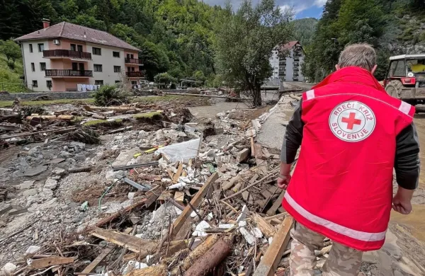 Rdeči križ je razdelil  za 12 milijonov evrov pomoči prizadetim v 
lanskoletnih poletnih ujmah.