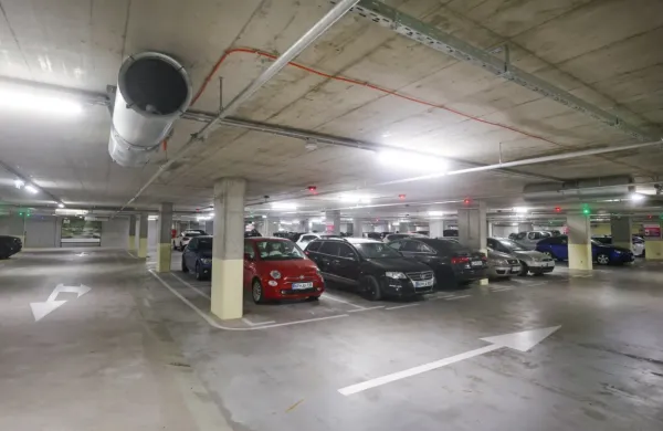 PH Belveder je edino parkirišče v Kopru, za katero zaračunajo tudi 
storitveno takso ob uporabi aplikacije EasyPark.