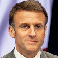 Odločitev o izboru prireditelja je prišla po tem, ko je francoski 
predsednik Emmanuel Macron članom Moka zatrdil, da bo od 
naslednjega francoskega premierja zahteval finančno 