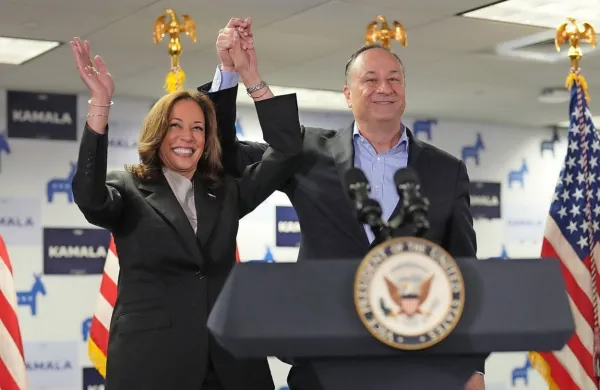 Kamala Harris s soprogom Dougom Emhoffom