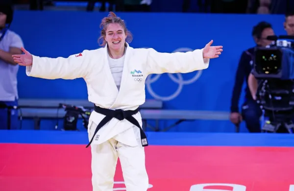 Andreja Le&scaron;ki v Koper prina&scaron;a zlato olimpijsko kolajno