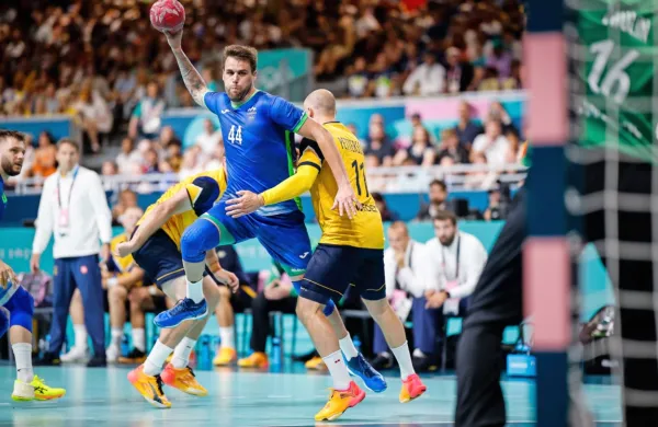 Slovenska moška rokometna reprezentanca je v tretjem krogu 
skupinskega dela olimpijskih iger v Parizu premagala Švedsko z 
29:24 (15:14). 