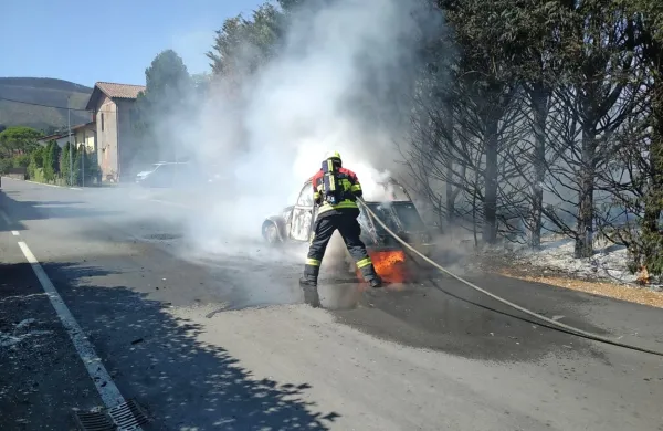 V Renčah &ldquo;spačka&rdquo; zajeli plameni