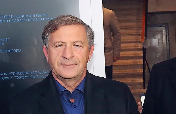 Komu se bo naklonil Karl Erjavec?