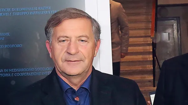 Komu se bo naklonil Karl Erjavec?