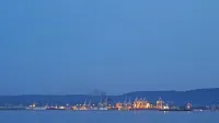 V sredo zvečer ob 21. uri je ladja na sidrišču v Luki Koper v zrak 
spustila večje količine izpušnih plinov. Podobno je ena od ladij 
storila tudi dopoldan, kar je opazila tudi Uprava za pomorstvo.