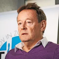 Eno od glavnih orožij sindikata Fides, ki ga vodi Damjan Polh, so opozorila o množičnem odhodu zdravnikov 
v tujino in zasebni sektor. Toda to so očitno le prazne besede. 