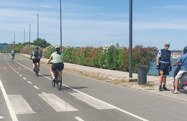 Največ prometnih nesreč policisti obravnavajo na kolesarski stezi 
Parenzana. 
