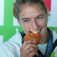 Andreja Le&scaron;ki ob sprejemu v Sloveniji: &ldquo;Janja Garnbret se ni želela dotakniti medalje&rdquo; (FOTO)