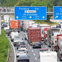 Kolone avtomobilov se začnejo v Nemčiji ob Baltskem morju.