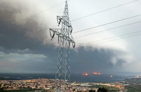 Nevihtni oblaki nad Izolo