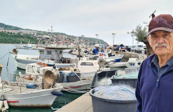 Starosta koprskih ribičev, Marino Šav,  se nekoliko nostalgično 
spominja preteklih časov, saj opaža, da se je od takrat res veliko 
spremenilo in korenito poseglo v ustaljene navade in tradicije 
ribičev.