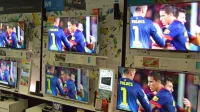 Ko so na sporedu veliki športni dogodki, predvsem nogometni, se prodaja televizorjev skokovito poveča. 