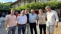 Vinarji iz treh držav na Turkovi domačiji (z leve): Žiga Ferlež 
(Renčel), Elvio Zani (Faedis), Moreno Coronica (Umag), Sebastjan 
Štemberger, Evan Kraljević (Cuj, Sv. Marija na Krasu) in Sandi 
Škerk (Praprot).