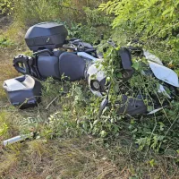 Še najhuje jo je v nedeljo skupil motor.