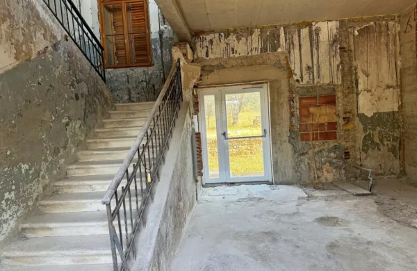 Obnavljajo staro &scaron;olo v Svetem Petru
