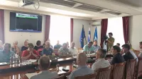 Kanalski svetniki so na izredni seji sklenili, da prebivalce Močil  in Gorenjega Polja ne bodo več oskrbovali 
s pitno vodo iz vodarne Močila.  