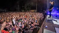 Rise Against so prvič gostovali v Sloveniji, množica je navdušeno 
prisluhnila melodičnemu punku in angažiranim besedilom. 