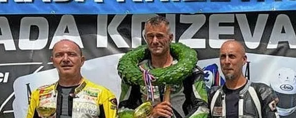 Mladen Orejaš (levo) na letošnji motociklistični dirki v Križevcih, 
kjer je osvojil drugo mesto.