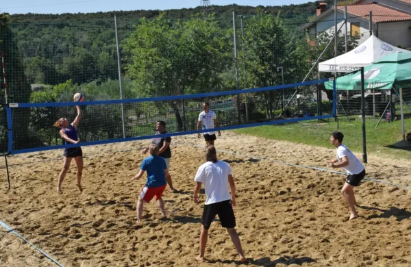 Odbojkarji kljubujejo vročini