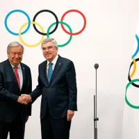 Za predsednika Mednarodnega olimpijskega komiteja Thomasa 
Bacha (desno) naj bi bile igre v Parizu njegove zadnje na vodilnem 
položaju. Kdo ga bo nasledil v Los Angelesu?  