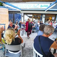 Z modno revijo pometli s stereotipi in zbrali denar za prijatelja Mateja (FOTO)