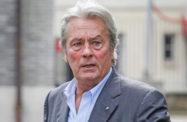 Poslovil se je francoski filmski igralec Alain Delon.