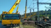 V soboto dopoldne so na postojnski železniški postaji dvignili 
prevrnjeno, takrat že prazno cisterno.