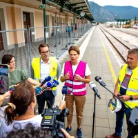 Prenova železni&scaron;ke postaje poteka po načrtih, povezava med postajama obeh Goric &scaron;e ni zagotovljena (FOTO)