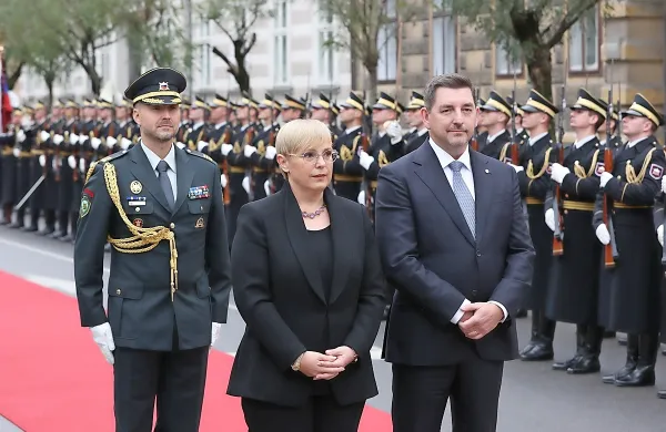 Aleš Musar, ki je vodil štab Nataše Pirc Musar in bil največji 
financer njene kampanje, je pred predsedniškimi volitvami leta 
2022 zamolčal več milijonov evrov premoženja. To je postalo 
dokončno jasno pred dnevi, ko je Musar naposled objavil bilance 
njegovega podjetja iz Nemčije za leto 2022.