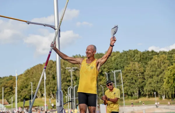 Ingemar Stenmark je s palico preskočil tri metre.