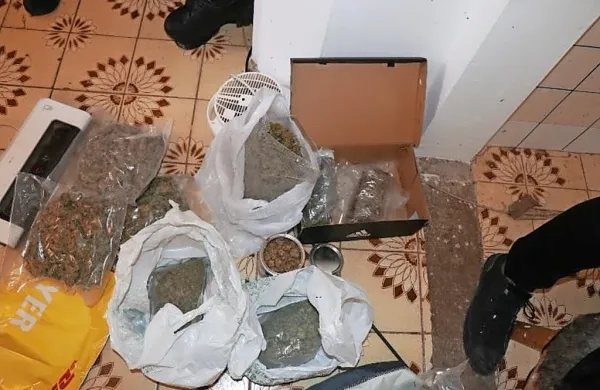 Pred  dobrima  dvema  letoma so   kriminalisti med  preiskavo  zasegli  več  različnih  vrst  prepovedanih  drog.  