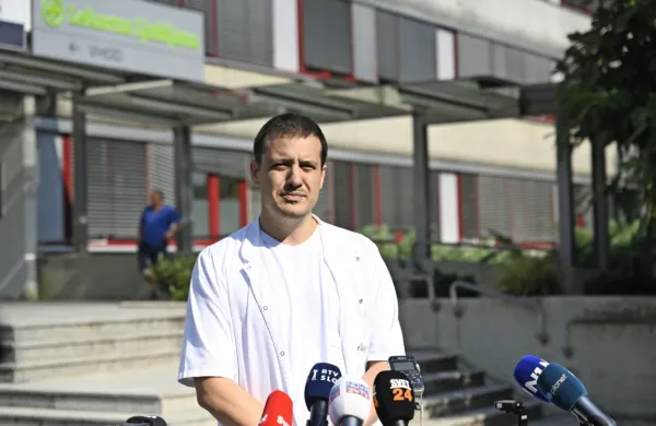 Dr. Robert Kovačević