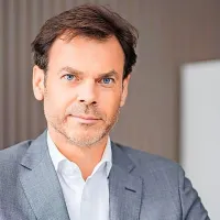 Maxim Zhiganov je avstrijski nepremičninski poslovnež, ki je 
obračal denar ruskih vplivnežev.