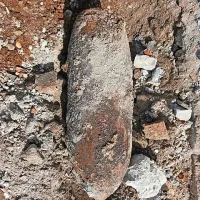 (FOTO) Na gradbi&scaron;ču novogori&scaron;ke železni&scaron;ke postaje na&scaron;li 250-kilogramsko letalsko bombo. Deaktivacija morda že to nedeljo.