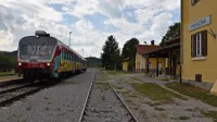 Tovorni promet bodo iz Nove Gorice preselili v Prvačino, kjer pa se 
nadgradnja  železniške postaje zamika. 