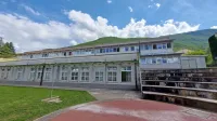 Občina Vipava želi čimprej dobiti projektno dokumentacijo za 
celovito sanacijo matične šole, izvedba bo potekala v fazah. 