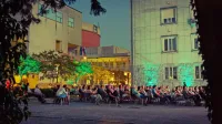 Potujoči Kino Soča - Isonzo bo filmsko poletje sklenil na ploščadi 
Silvana Furlana v Novi Gorici.
