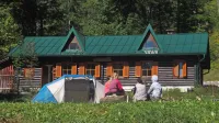 V taboru na Pšenku se te dni preživetja v naravi učijo mladinski 
delavci iz osmih evropskih držav, danes pa se začenja tudi tabor 
preživetja v Renčah. 