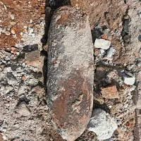 226-kilogramska bomba je angleške izdelave z enim mehanskim 
vžigalnikom, izhaja pa iz obdobja druge svetovne vojne. 