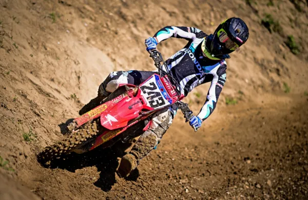 Tim Gajser zmagal na dirki razreda MXGP v &Scaron;vici in povečal naskok v se&scaron;tevku sezone