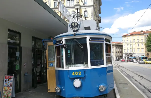 Openski tramvaj čaka na boljše čase.