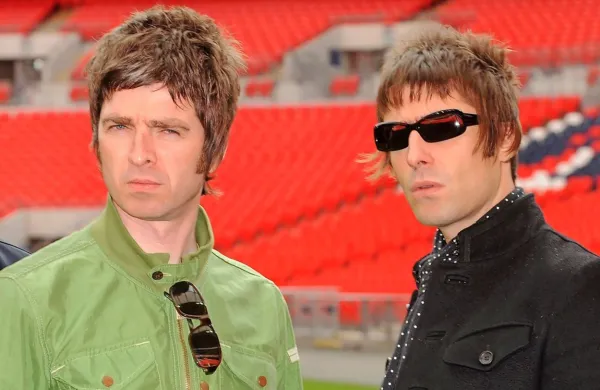 Brata Noel (levo) in Liam Gallagher. 