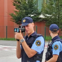 V  okolici  šol bodo  policisti  preverjali,  ali vozniki  upoštevajo 
omejitve  hitrosti.  
