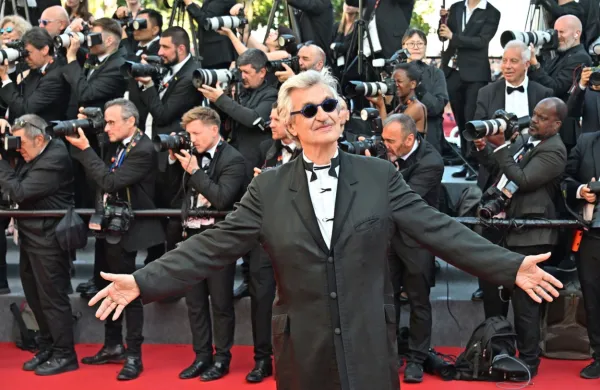 

Wim Wenders je med drugim posnel več nekonvencionalnih 
dokumentarnih filmov. 