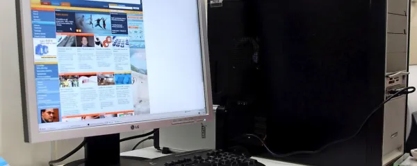 Uporabniki ob iskanju informacij preživijo bistveno več časa na namiznih računalnikih kot na mobilnih napravah.