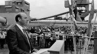 Nedavno preminuli Dušan Šinigoj je leta 1984 kot novoimenovani 
predsednik izvršnega sveta govoril na odprtju terminala za razsute 
tovore v koprskem pristanišču. 