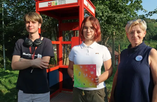 Slovenska udeleženca mednarodne izmenjave Imam avtizem. Pa 
kaj? Jaka in Tanja z organizatorko Patricijo Lovišček.