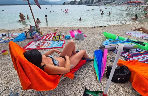 Letošnje poletje bo po besedah meteorologa z Agencije RS za 
okolje Braneta Gregorčiča med tremi najbolj vročimi poletji v 
zgodovini meritev.