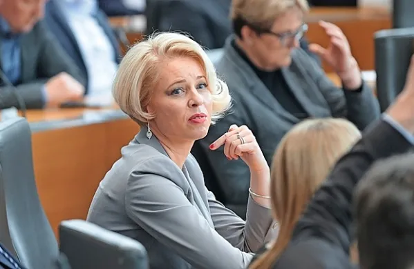 V SDS pripravljajo kazensko ovadbo zoper predsednico državnega 
zbora Urško Klakočar Zupančič.